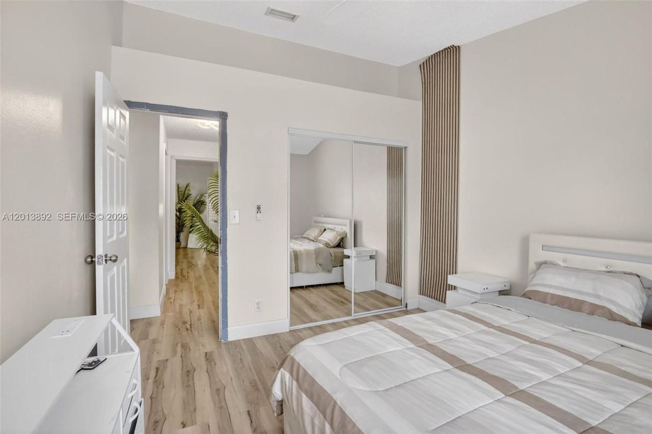 3815 Nw 122nd Ter - Photo 4 of 32