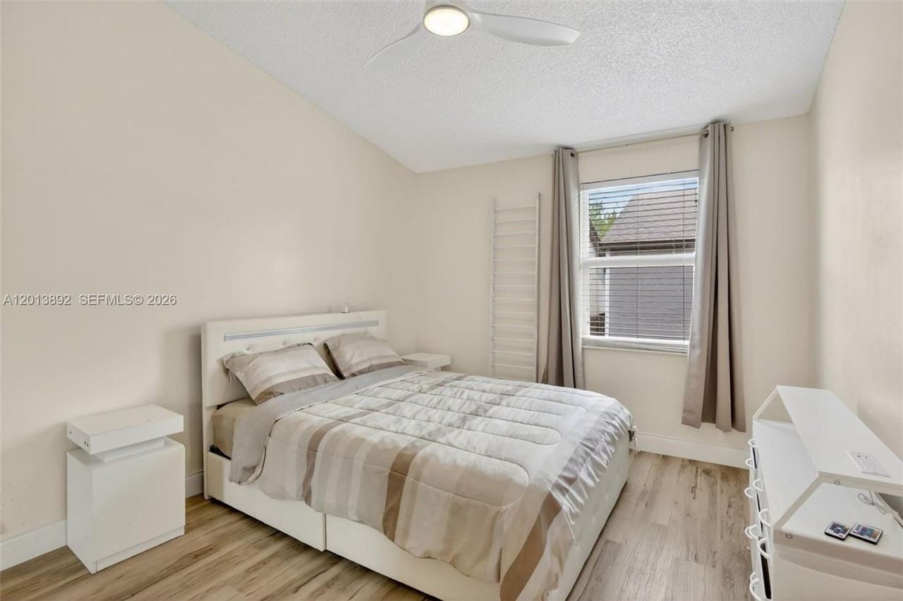 3815 Nw 122nd Ter - Photo 5 of 32