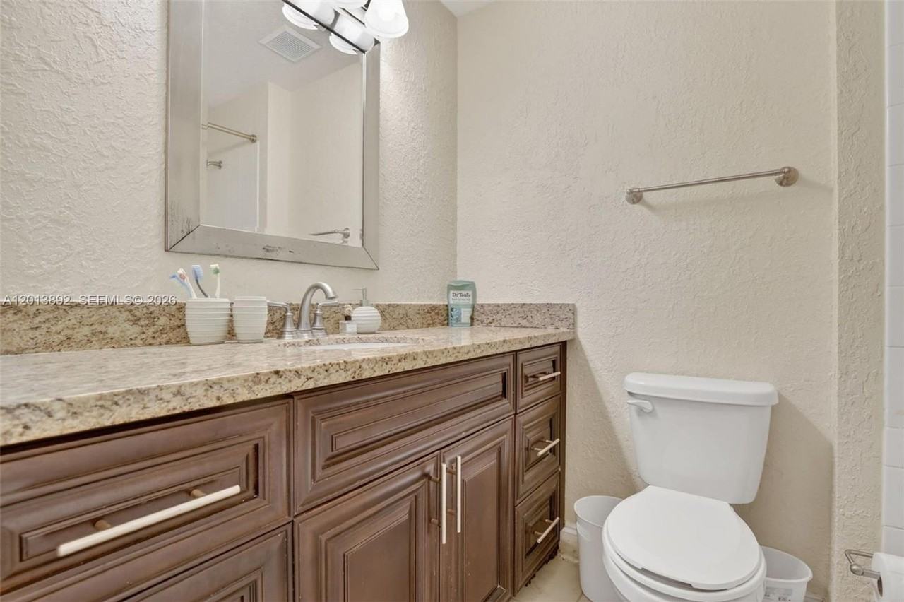 3815 Nw 122nd Ter - Photo 6 of 32
