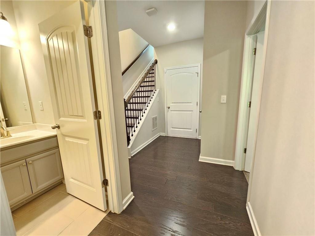 871 Sunset Park Dr - Photo 2 of 33
