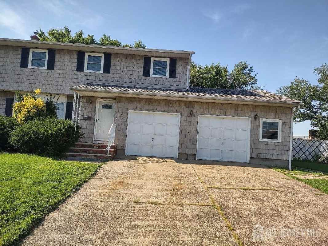 204 Marlin Dr - Photo 2 of 13