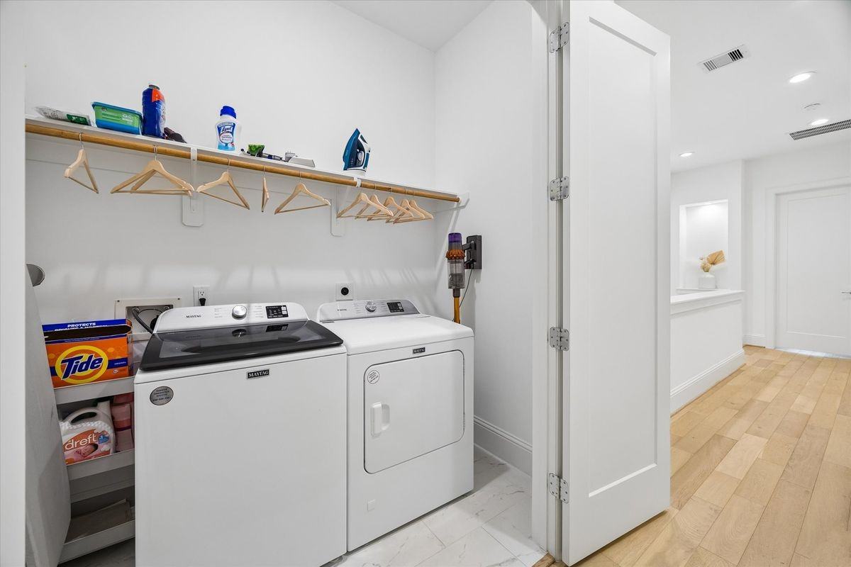 826 Nadine St - Photo 5 of 21