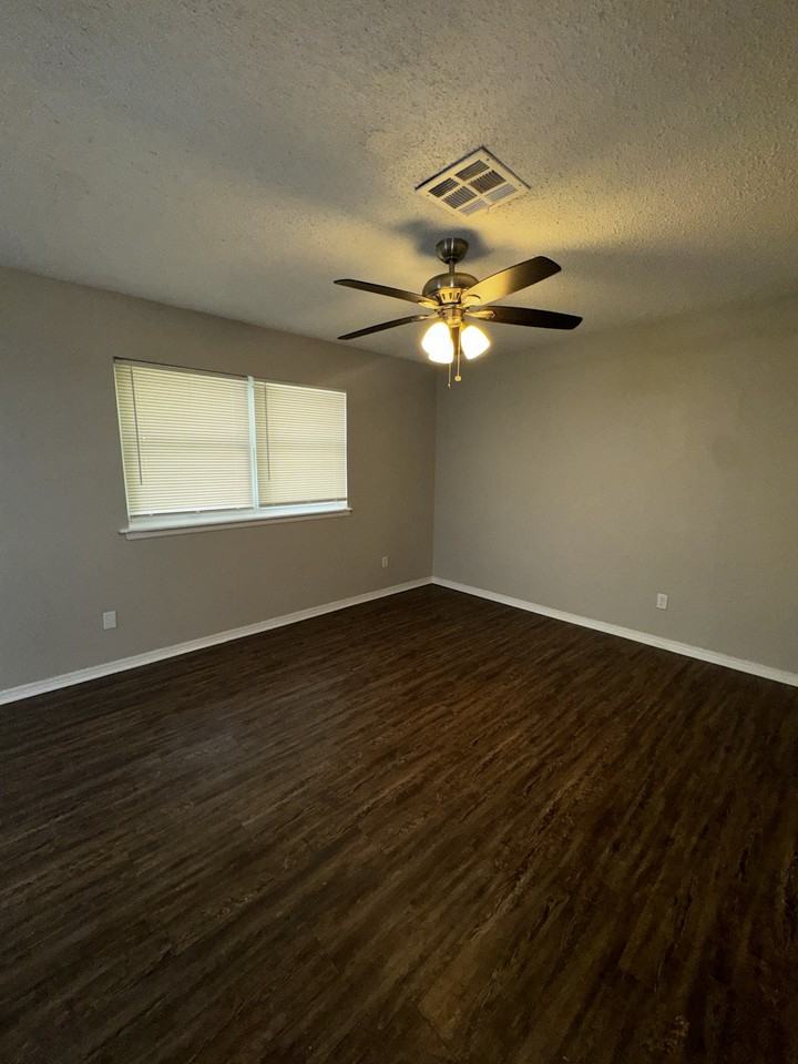 4709 Meench Dr - Photo 4 of 21