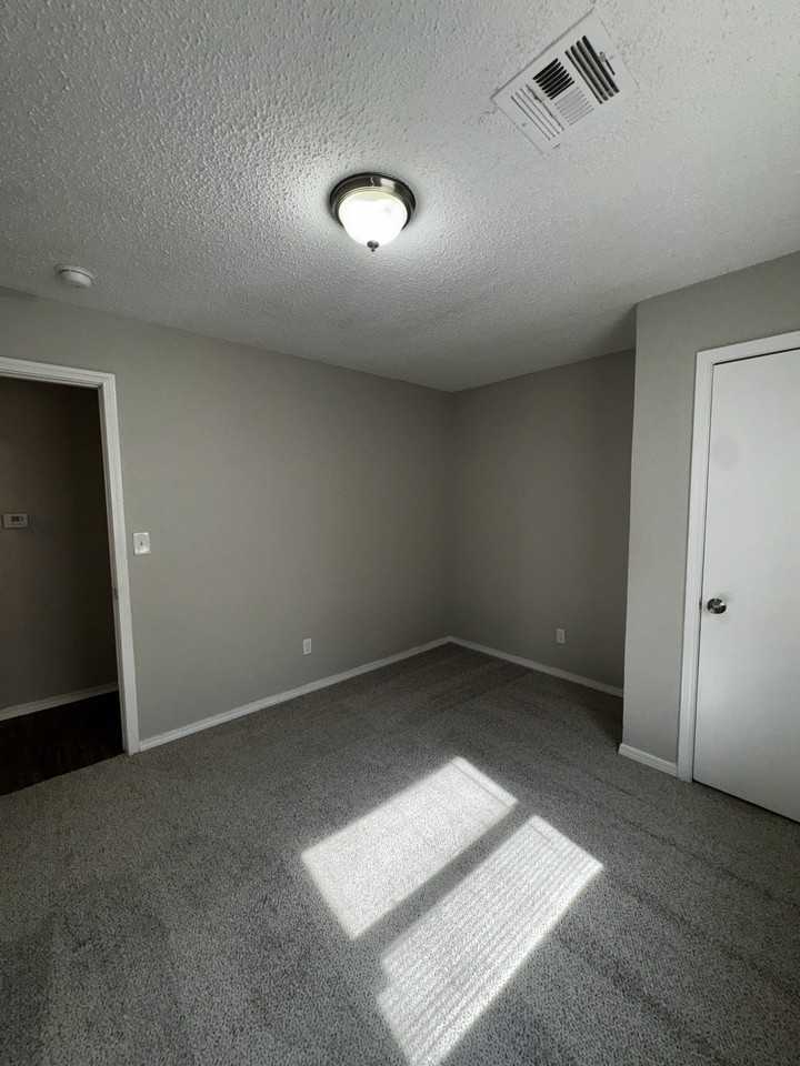 4709 Meench Dr - Photo 6 of 21