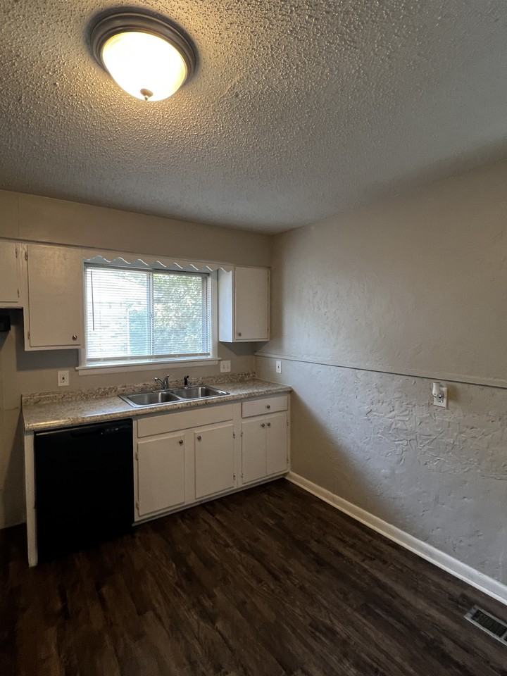 4705 N Cedar St - Photo 6 of 21