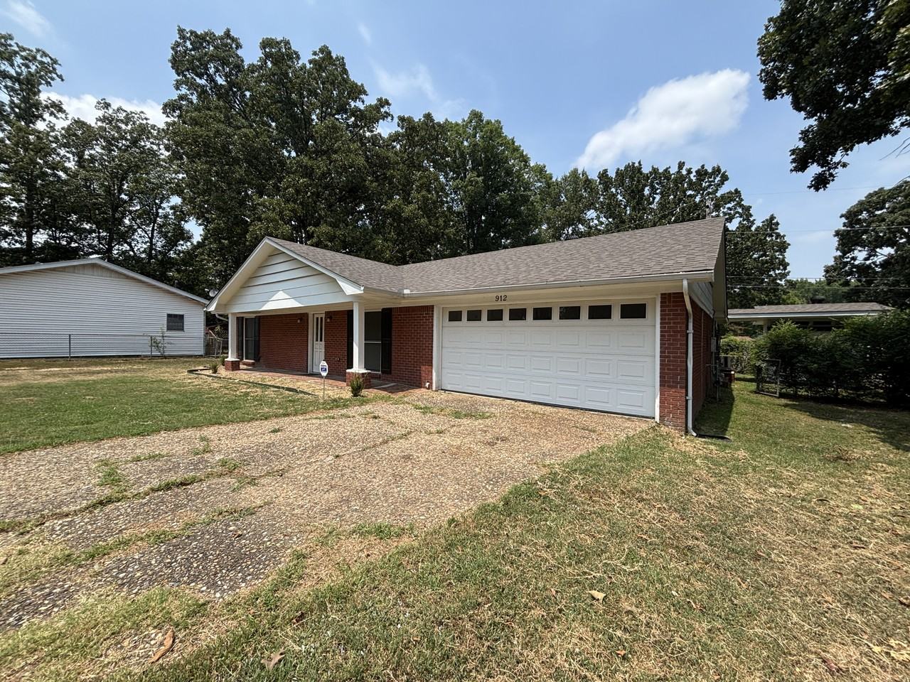 912 Gibson Ct - Photo 2 of 26