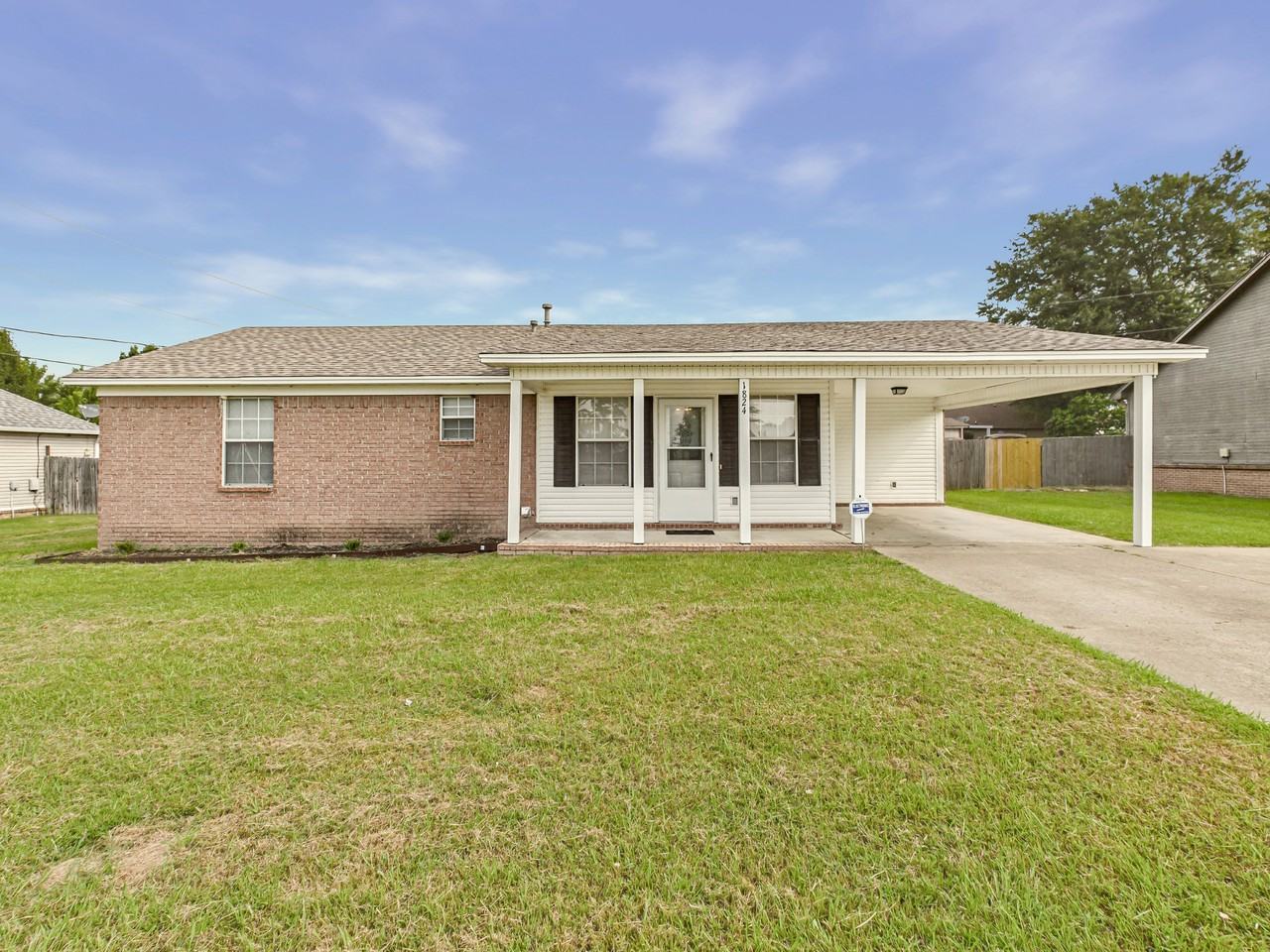 1824 Pinewood Cv - Photo 2 of 15