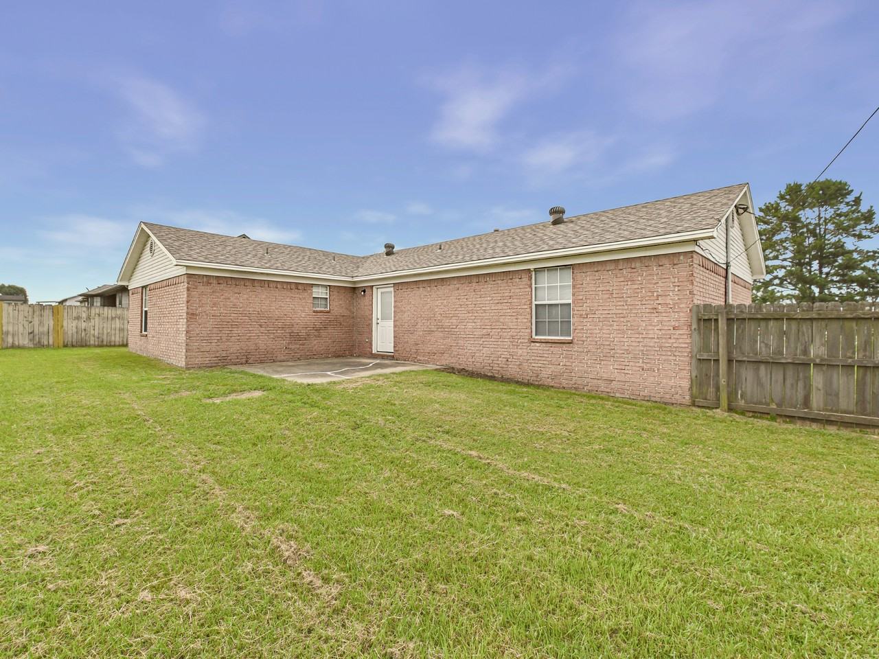 1824 Pinewood Cv - Photo 3 of 15