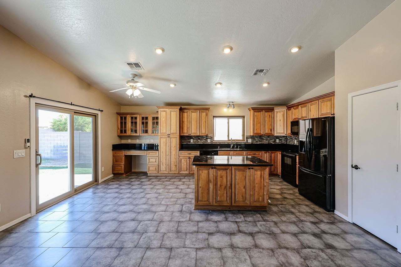 9714 W Heber Rd - Photo 5 of 34