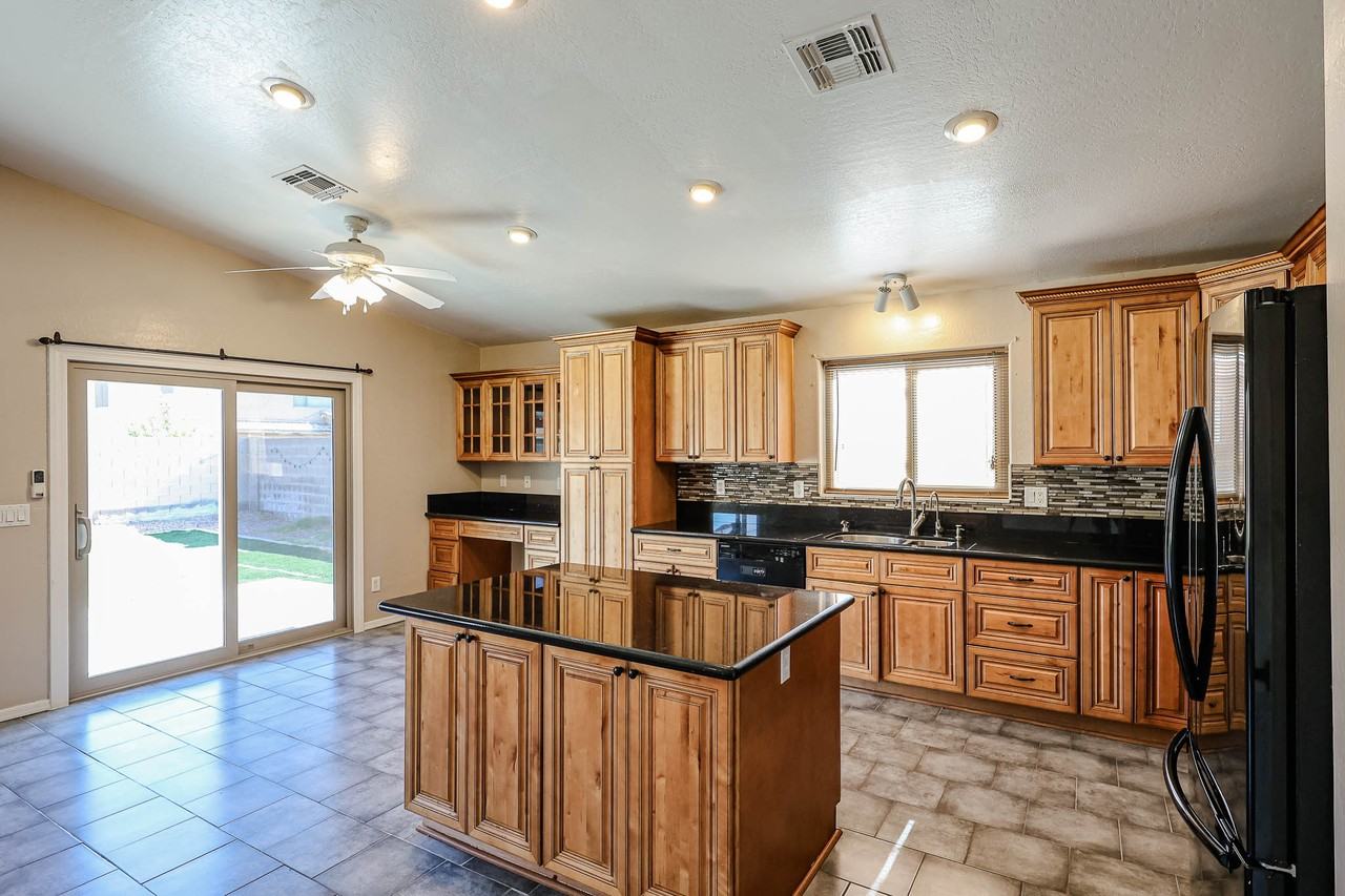 9714 W Heber Rd - Photo 6 of 34