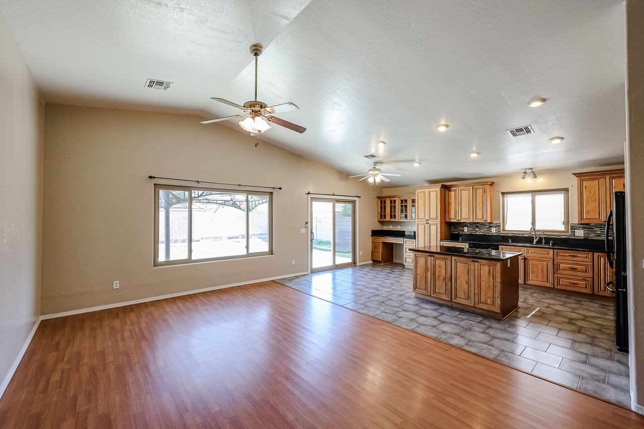 9714 W Heber Rd - Photo 7 of 34