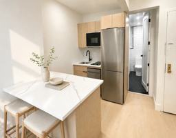 featured image of 413 E 9th St