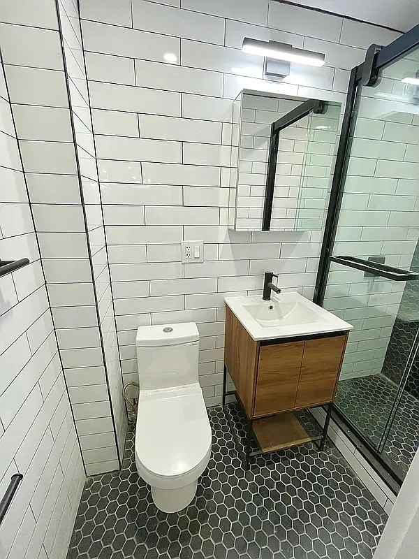 413 E 9th St - Photo 2 of 6