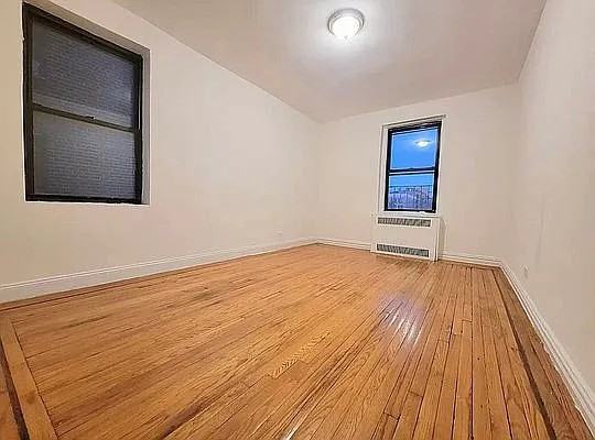 2201 Jerome Ave - Photo 5 of 6