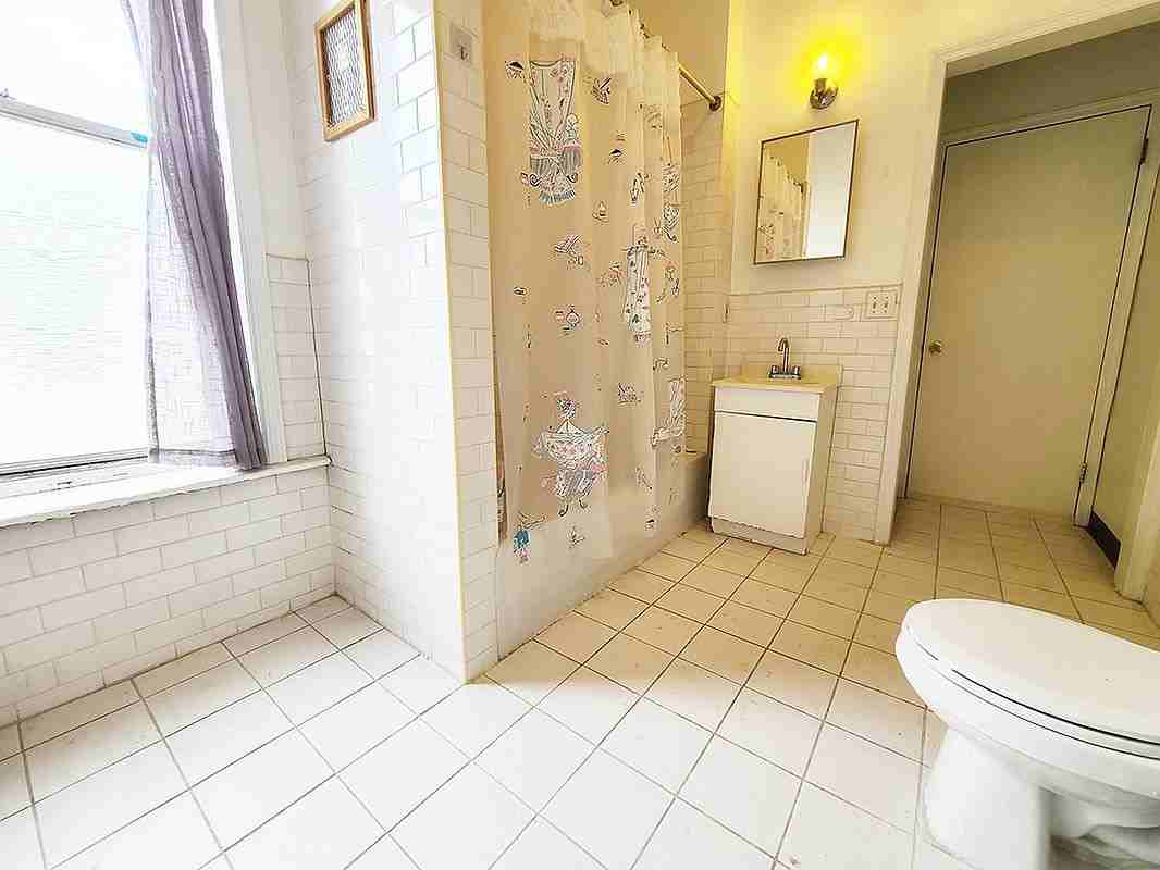 342 W 122nd St - Photo 4 of 5