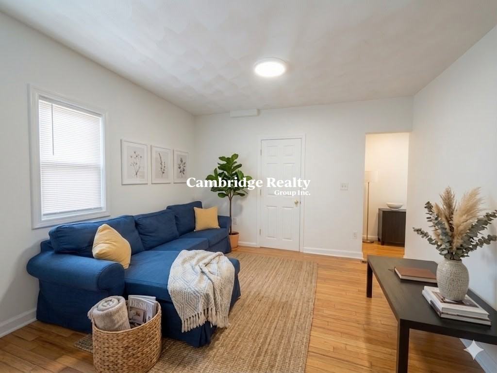 48 Derby St #1T - Photo 2 of 11
