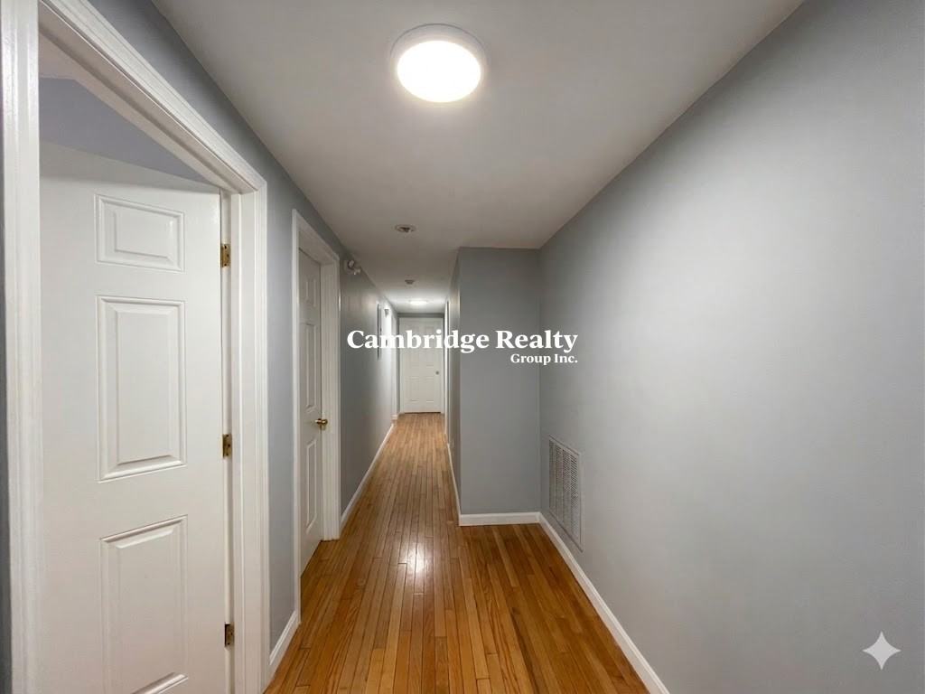 48 Derby St #1T - Photo 4 of 11