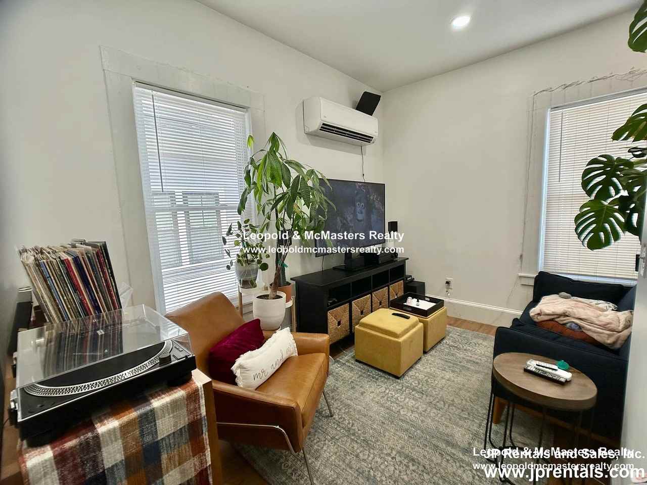 112 South St #1 - Photo 3 of 8