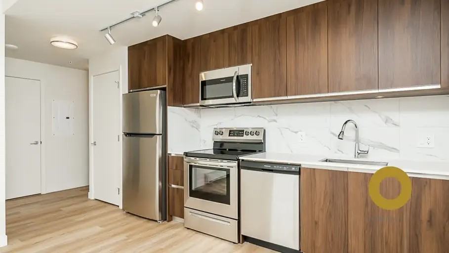 6137 Cambie St #701 - Photo 4 of 12