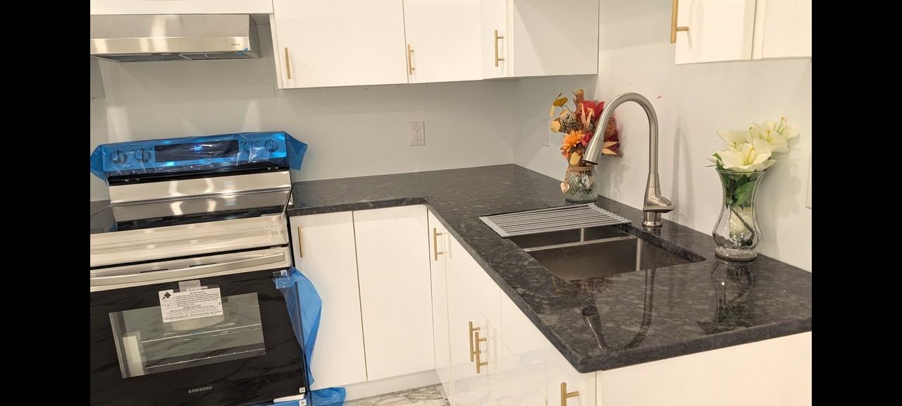 240 Crawford Avenue - Photo 3 of 13
