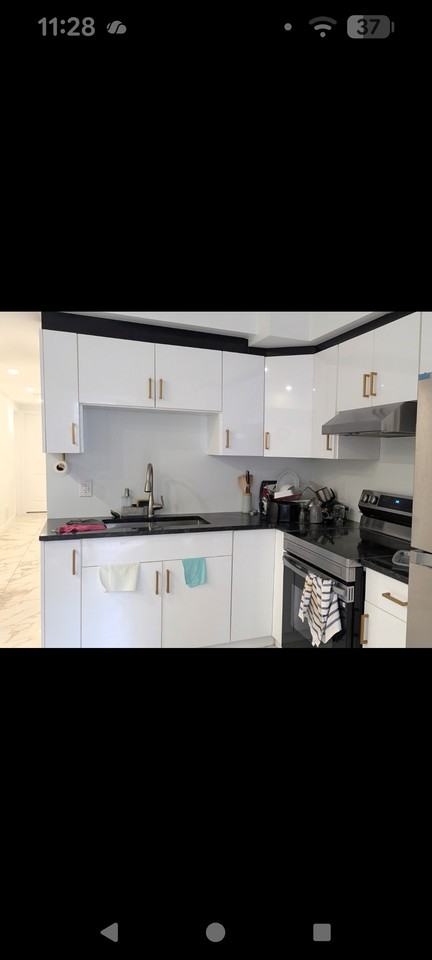 240 Crawford Avenue - Photo 5 of 13