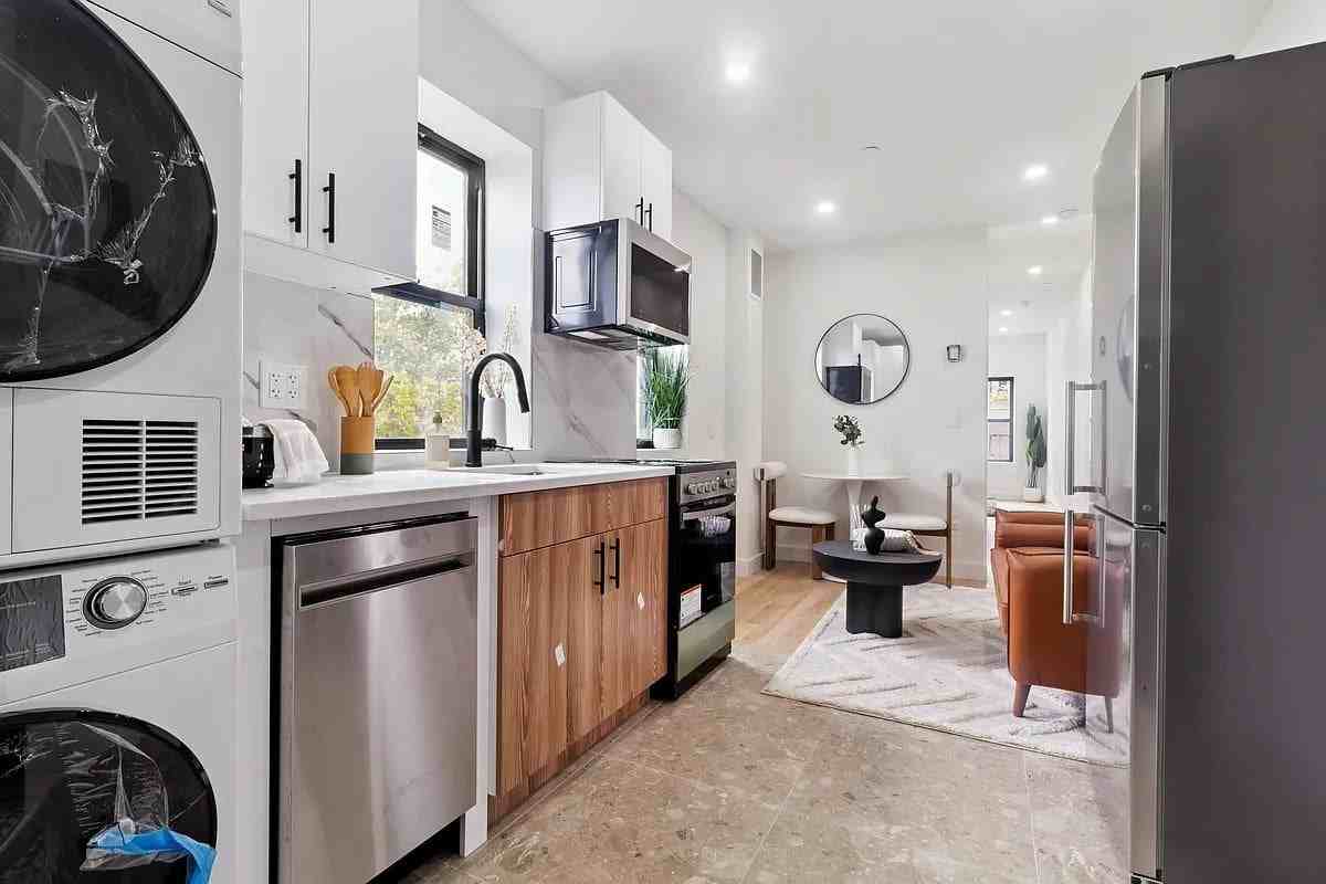 176 Rivington St #6