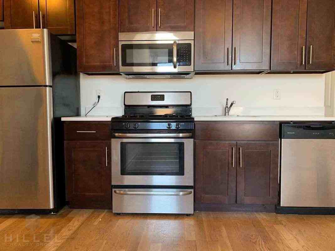 2180 38th St #B9 - Photo 3 of 8