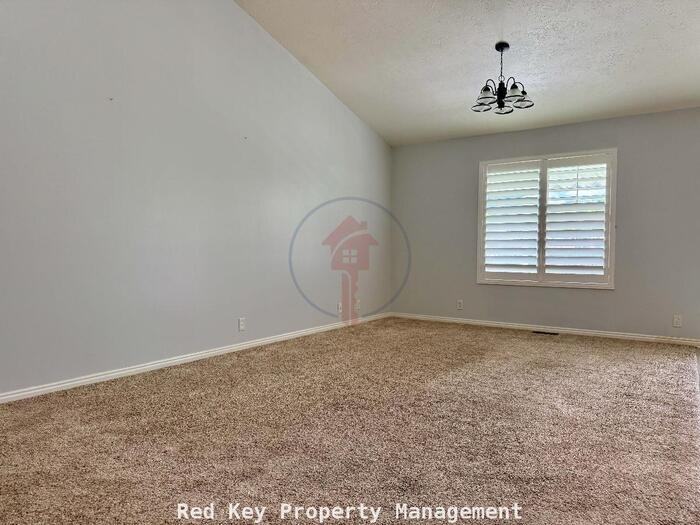 474 E 1370 N #A - Photo 3 of 19
