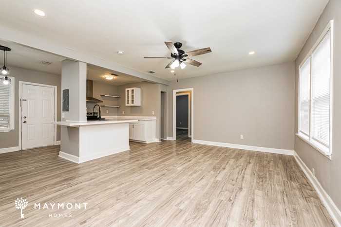 943 Saranac St - Photo 6 of 14