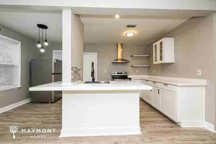 943 Saranac St - Photo 7 of 14
