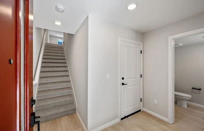 125 Waters Park Cir - Photo 3 of 21