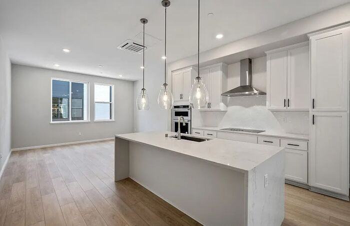 125 Waters Park Cir - Photo 4 of 21