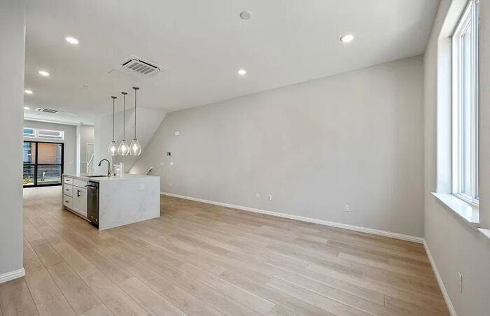 125 Waters Park Cir - Photo 5 of 21