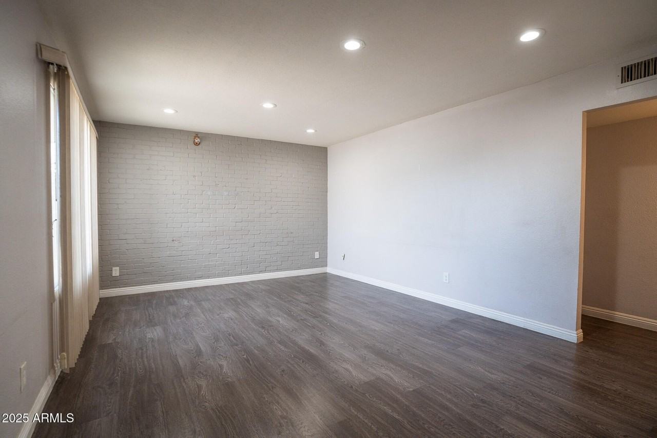 3844 W Lupine Ave - Photo 3 of 33