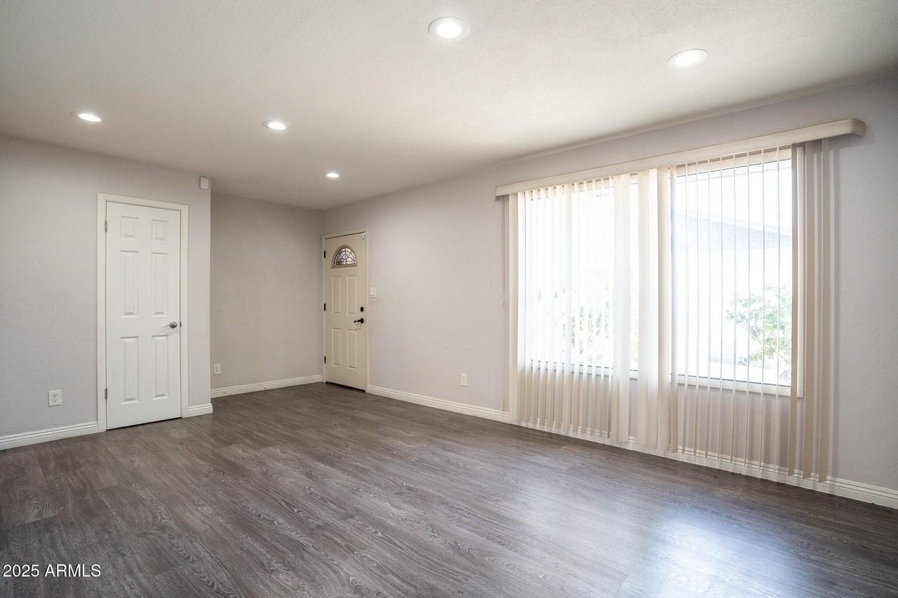 3844 W Lupine Ave - Photo 4 of 33