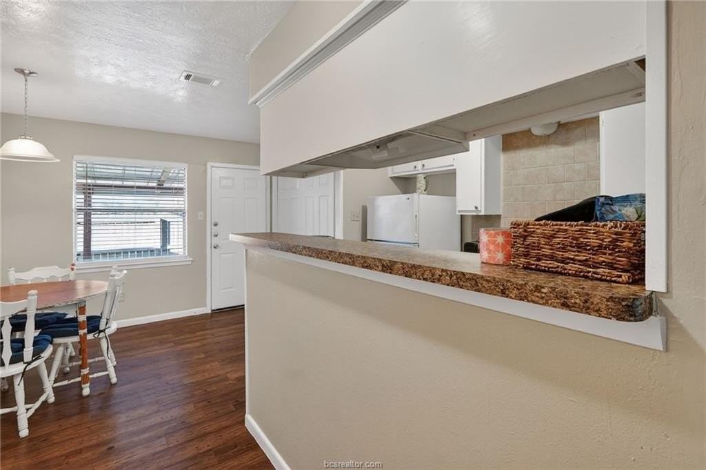 1400 Summit St #B - Photo 5 of 27