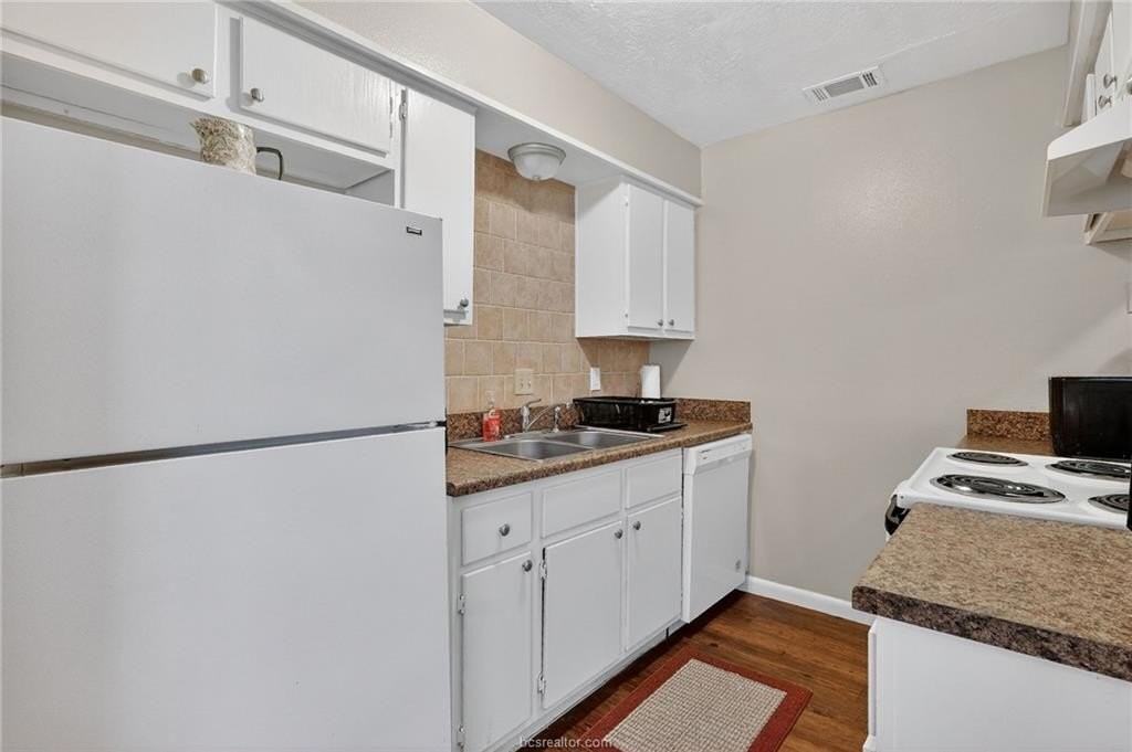 1400 Summit St #B - Photo 7 of 27