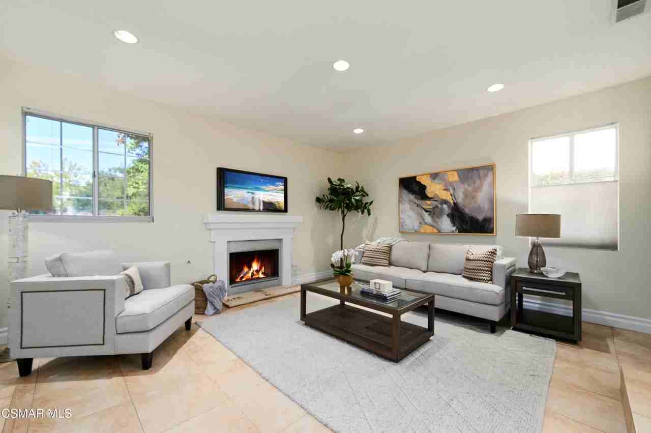 4345 Willow Glen St - Photo 4 of 50