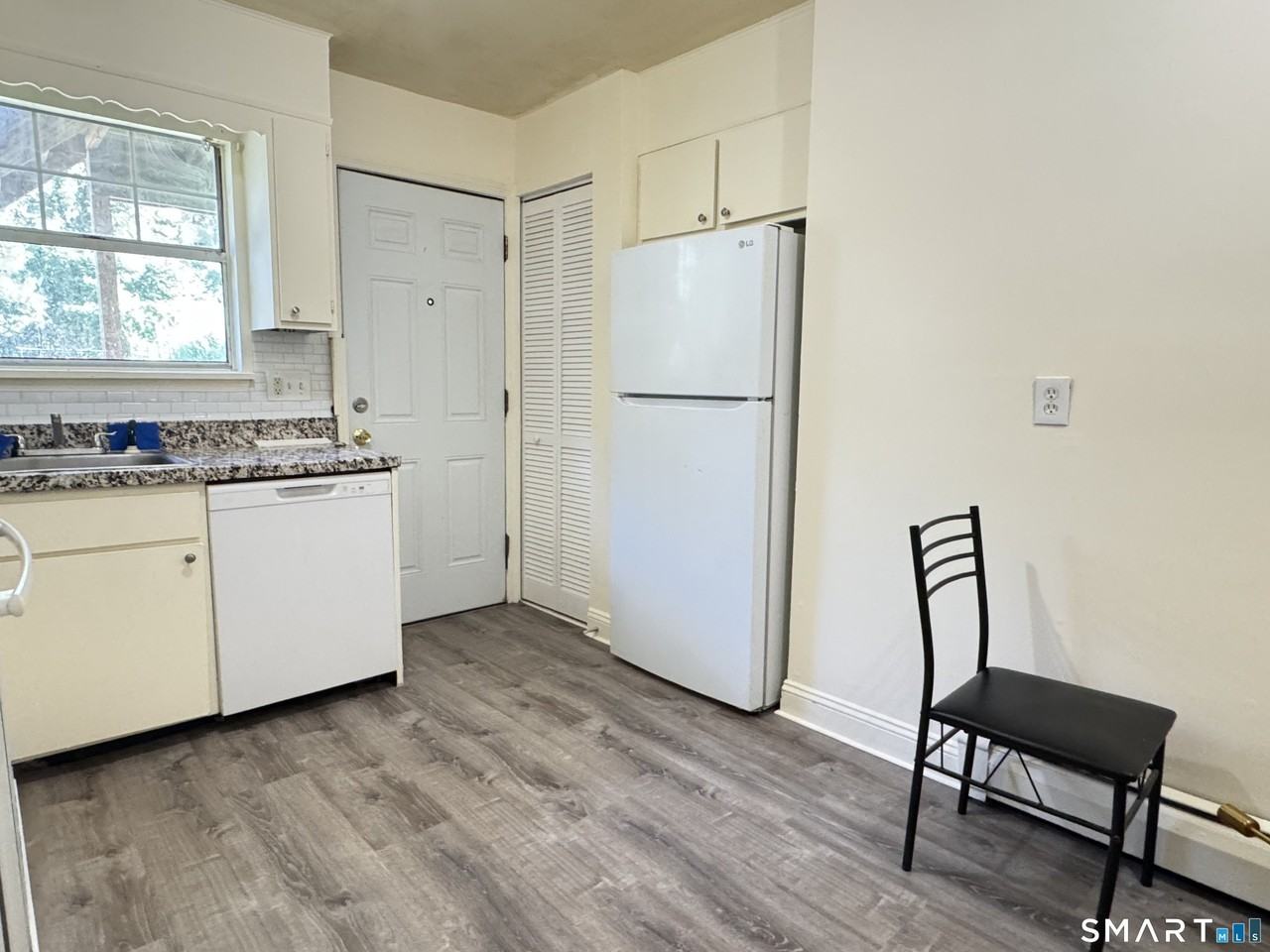 81 Angel Dr #A - Photo 3 of 16