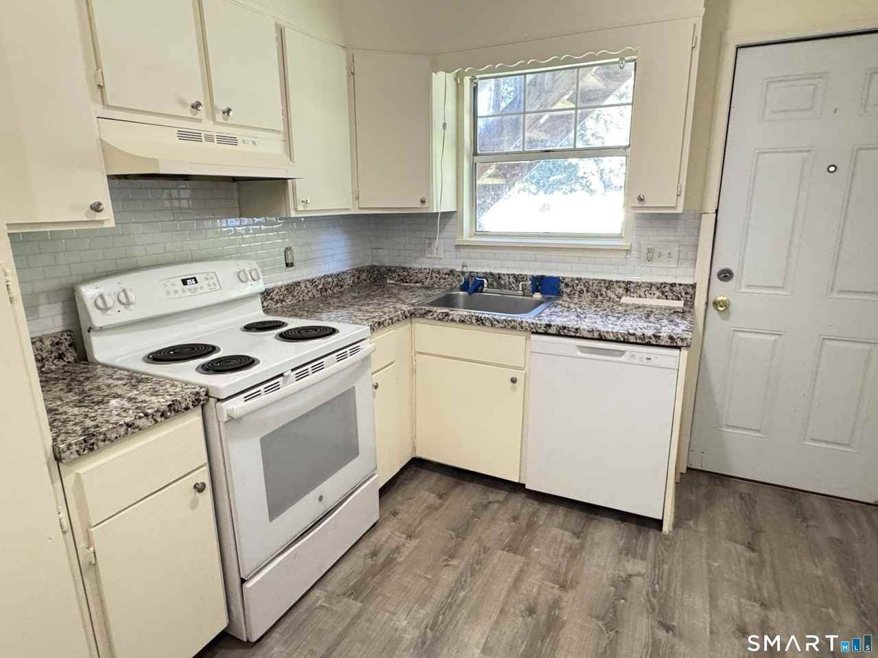 81 Angel Dr #A - Photo 5 of 20