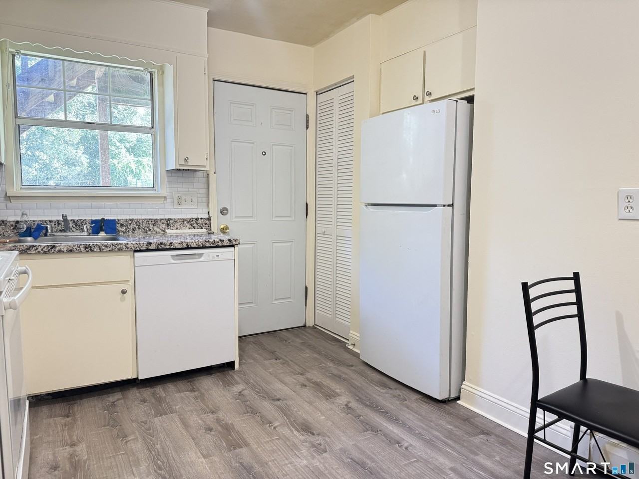 81 Angel Dr #A - Photo 5 of 16