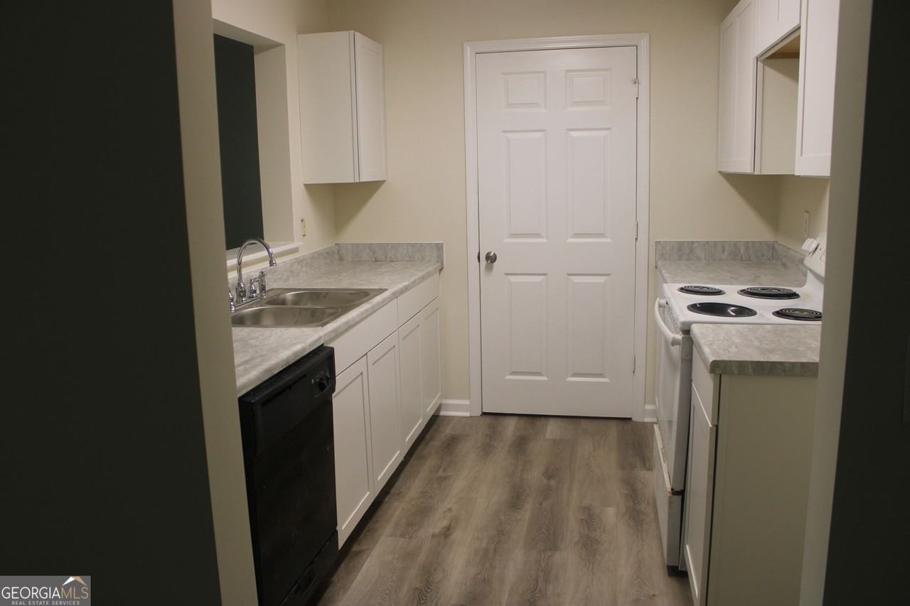 3301 Fairington Club Dr - Photo 3 of 4