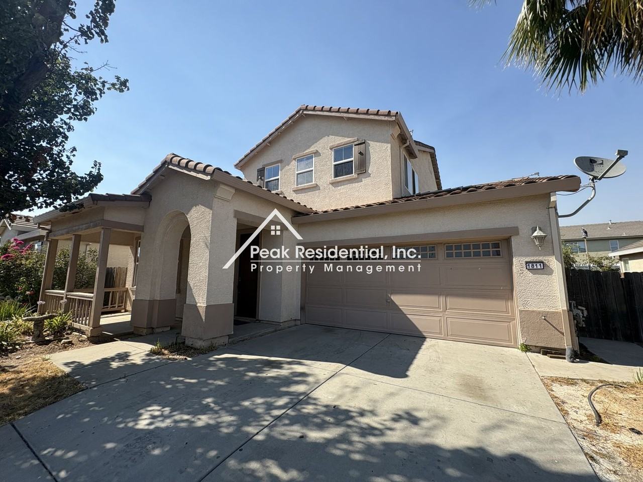 1811 Waterfall Dr - Photo 2 of 34