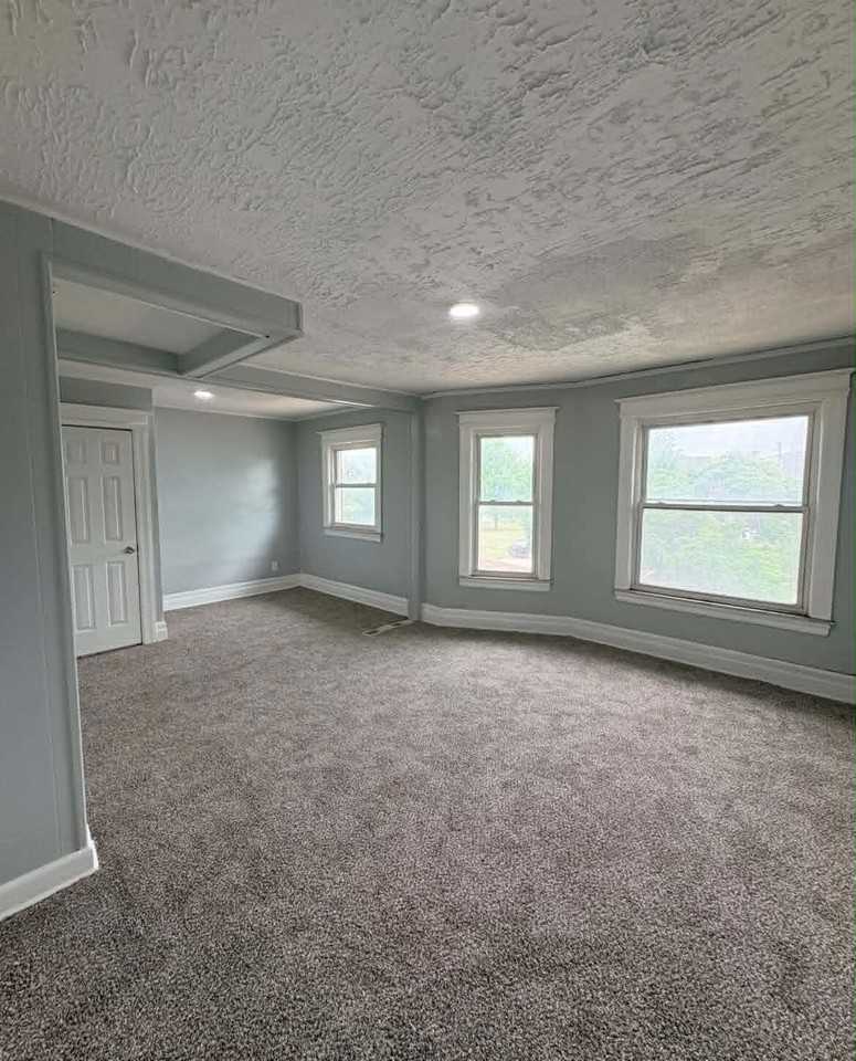 668 Pingree St - Photo 6 of 13