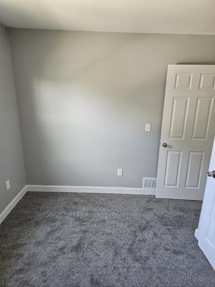 5056 Bewick St - Photo 3 of 13
