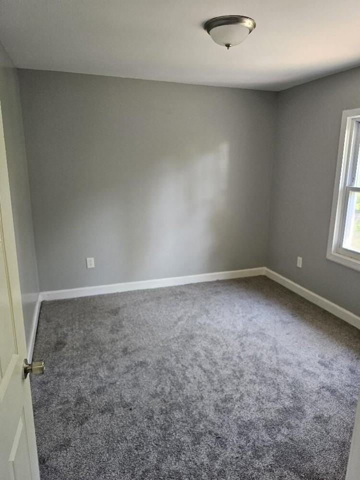 5056 Bewick St - Photo 7 of 13
