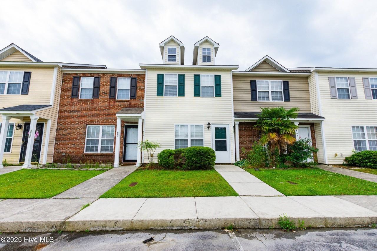 1405 Timberlake Trl - Photo 2 of 26