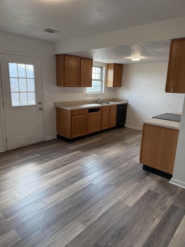 821 Ridgewood Dr #1-2 - Photo 4 of 24
