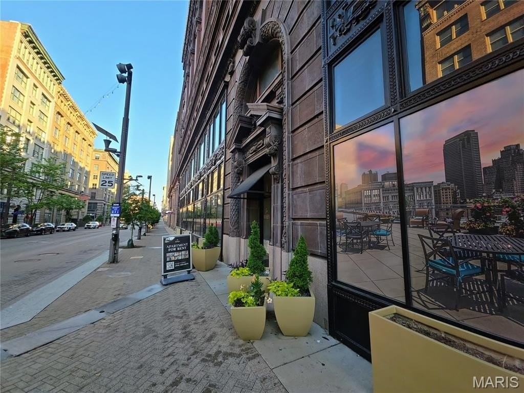 1209 Washington Ave #702 - Photo 3 of 31