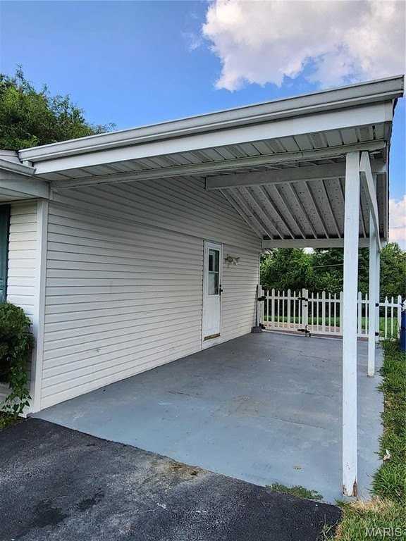 702 Vendome Ln - Photo 3 of 17